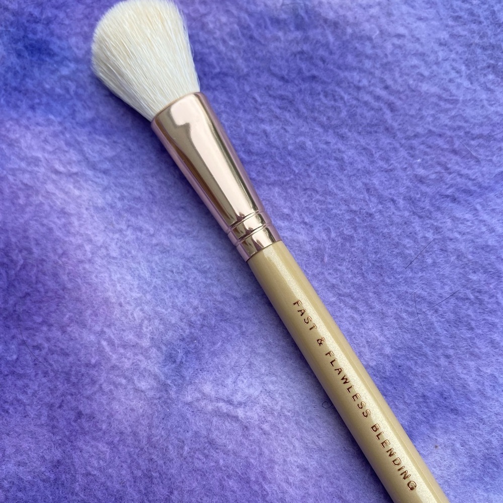 💄BUY ONE GET ONE 1/2 OFF BARE MINERALS FAST AND FLAWLESS BLENDING BRUSH NEW